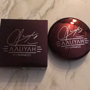 MAC X Aaliyah “baby girl” bronzing powder